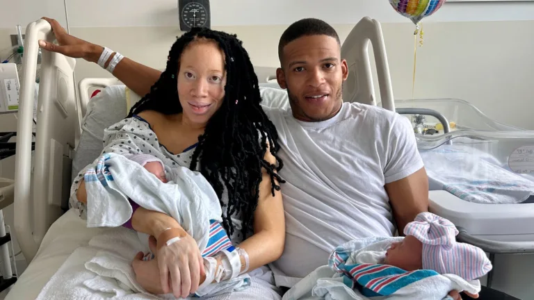 Four members of the same family… all born on the same day! And the surprise is that the twins waited until midnight to share their parents’ birthday!